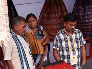 Students with Artisian during Cluster Visit