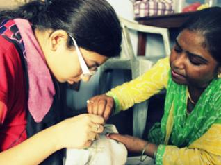 Learning the tricks of Chikankari from Artist