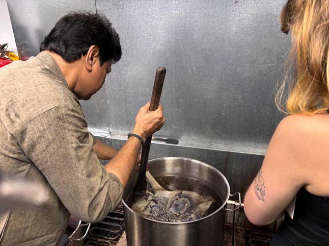 boiling-of-kalamkari-fabric